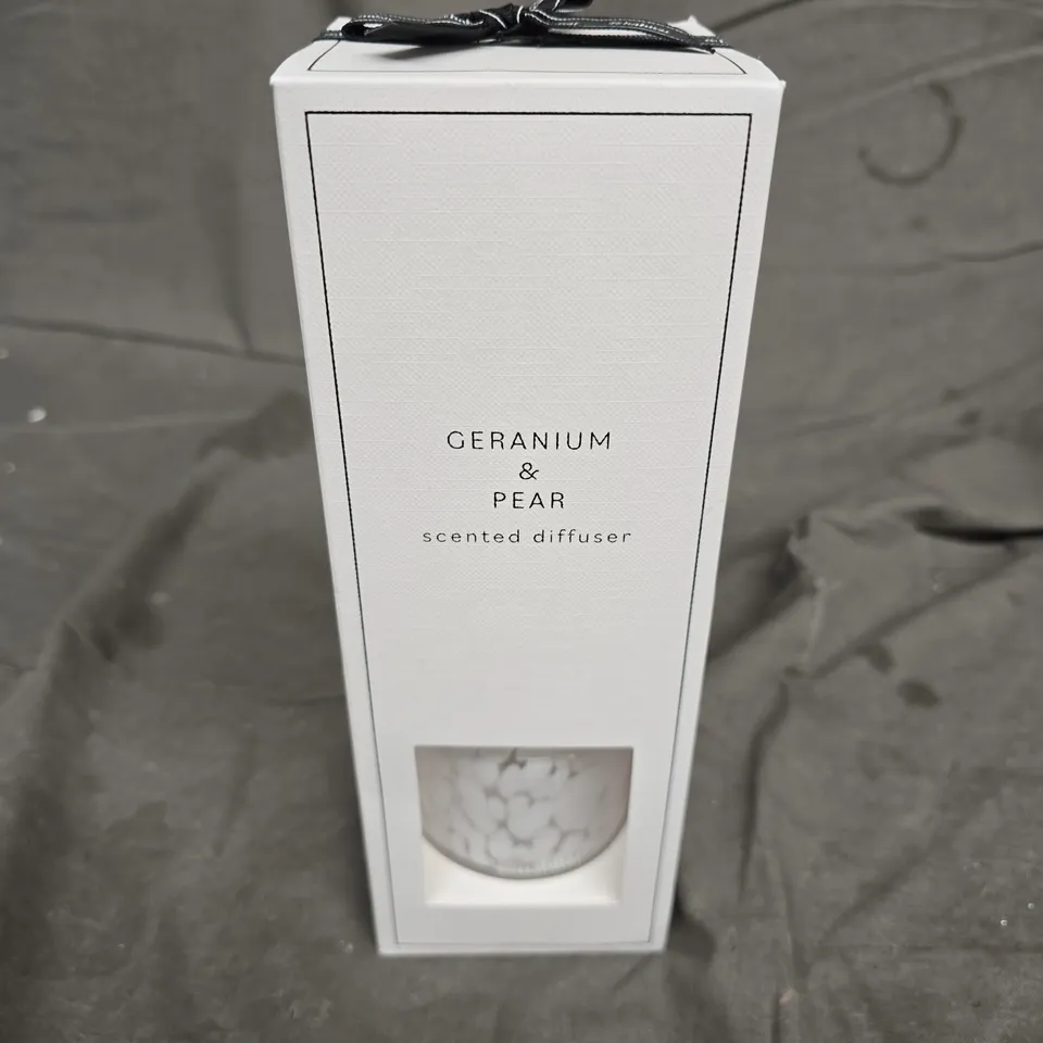 BOXED GERANIUM & PEAR SCENTED DIFFUSER