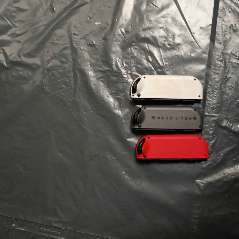 NINTENDO SWITCH JOY-CON CONTROLLERS – SET OF 3 (WHITE, GREY & RED)