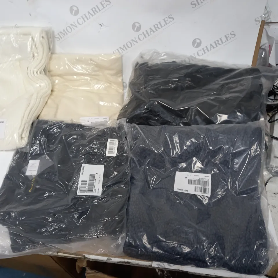 LOT OF APPROX 30 CLOTHES TO INCLUDE FRANK USHER JUMPER, ETC
