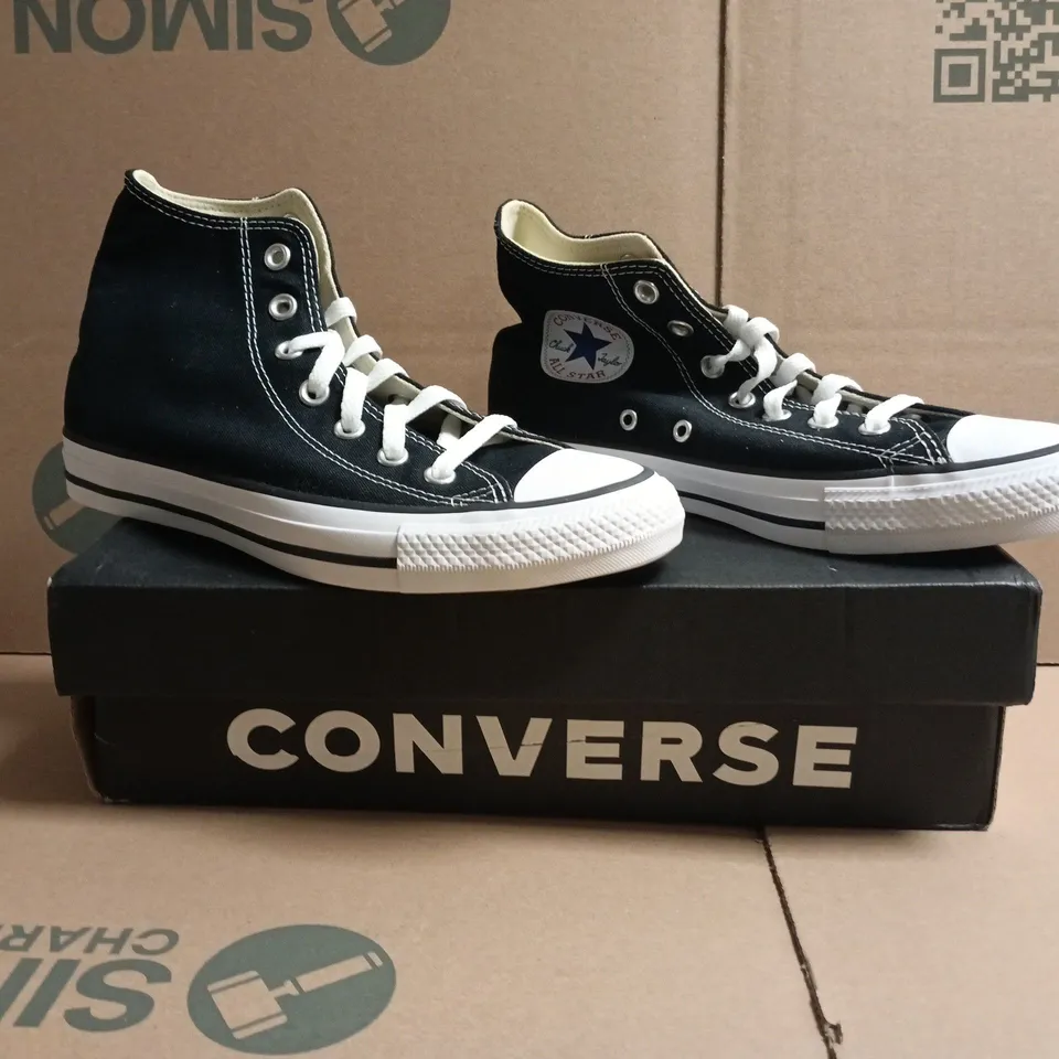BOXED PAIR OF CONVERSE ALL STAR HI TOP SHOES IN BLACK/WHITE SIZE UK 6
