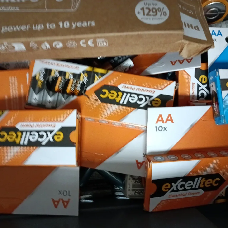 LARGE QUANTITY OF ASSORTED BATTERIES TO INCLUDE RAYOVAC, EXCELLTEC, DURACELL, ETC