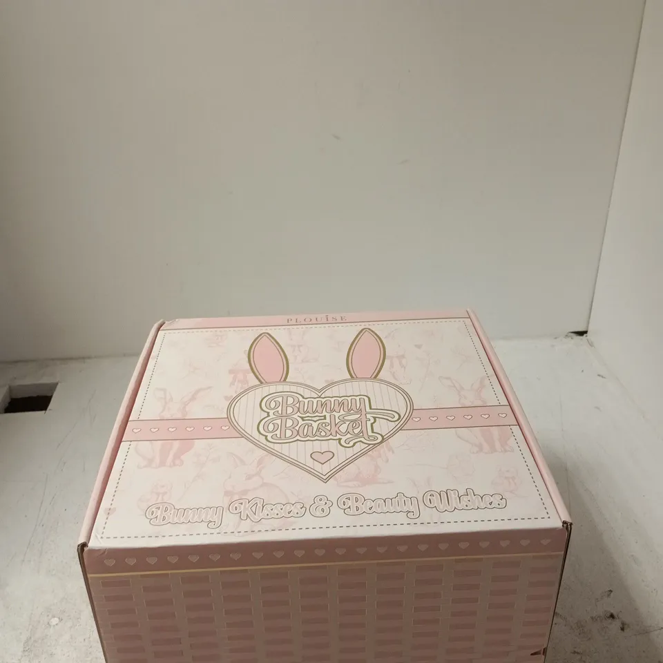 P LOUISE BUNNY BASKET GIFT BOX – BUNNY KISSES & BEAUTY WISHES (PINK)
