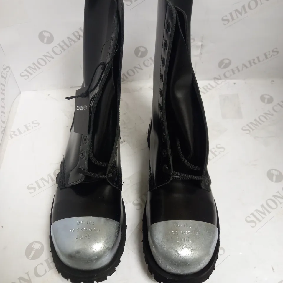 UNDERGROUND COMMANDO – 10 EYELET EXTERNAL STEEL CAP BOOT – BLACK LEATHER