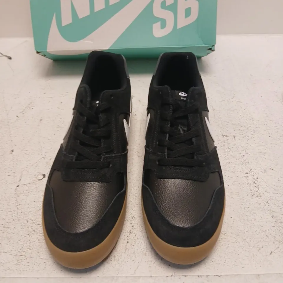 NIKE SB DELTA FORCE VULC TRAINERS – BLACK/WHITE – UK9.5