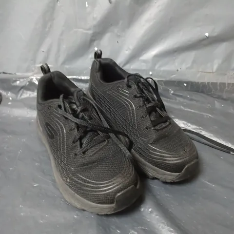 SKECHERS GO WORK SLIP RESISTANT WORKWEAR TRAINERS - BLACK - SIZE 6