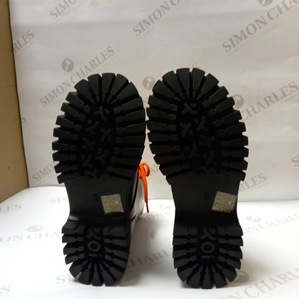DESIGNER KOI VEGAN BOZO ORANGE AND BLACK FORK TOE BOOTS SIZE 3
