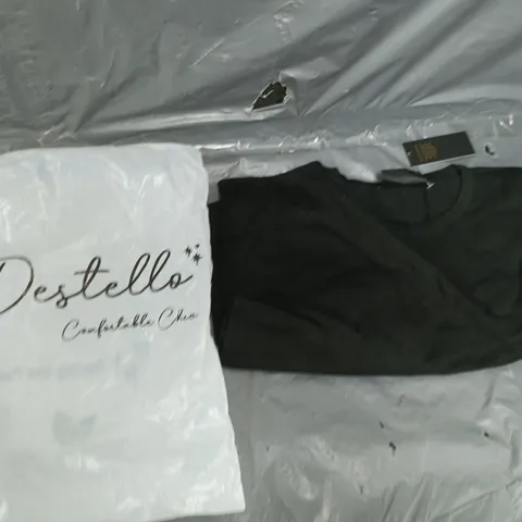 5 BRAND NEW DESTELLO BLACK JUMPERS - ONE SIZE 