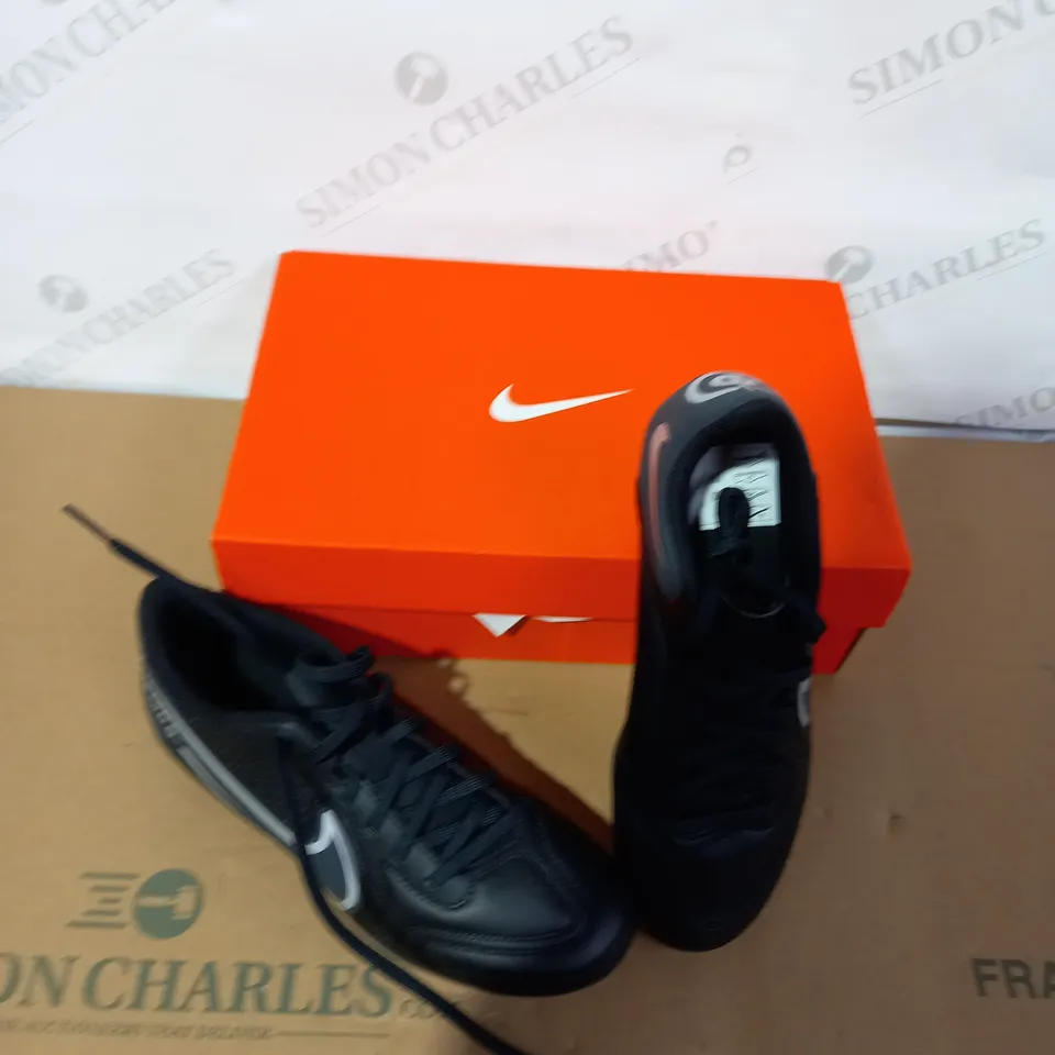 BOXED PAIR OF NIKE BLACK FOOTBALL BOOTS SIZE 4.5