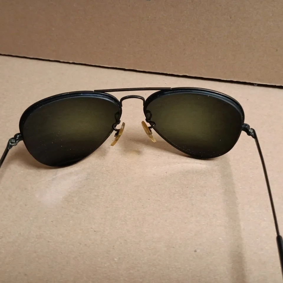 PAIR OF RAY BAN GLASSES IN CARRY CASE