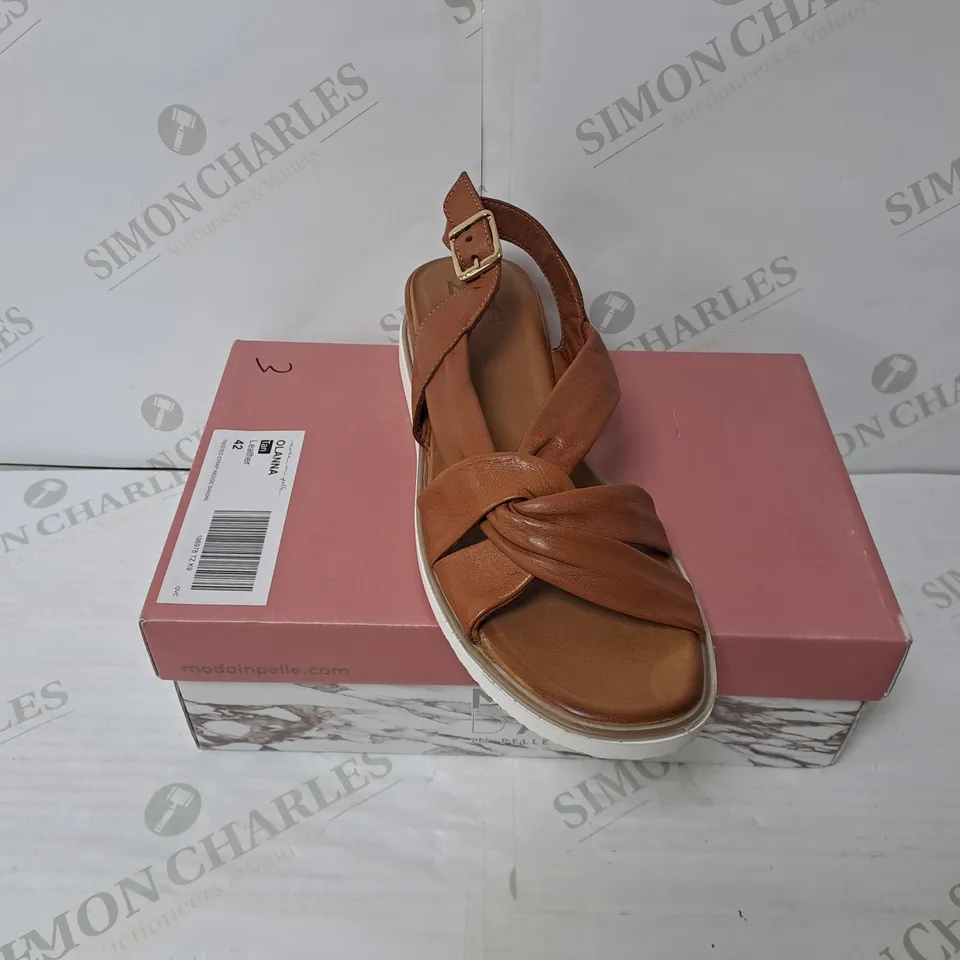 BOXED PAIR OF MODA IN PELLE OLANNA SANDALS IN TAN SIZE 9