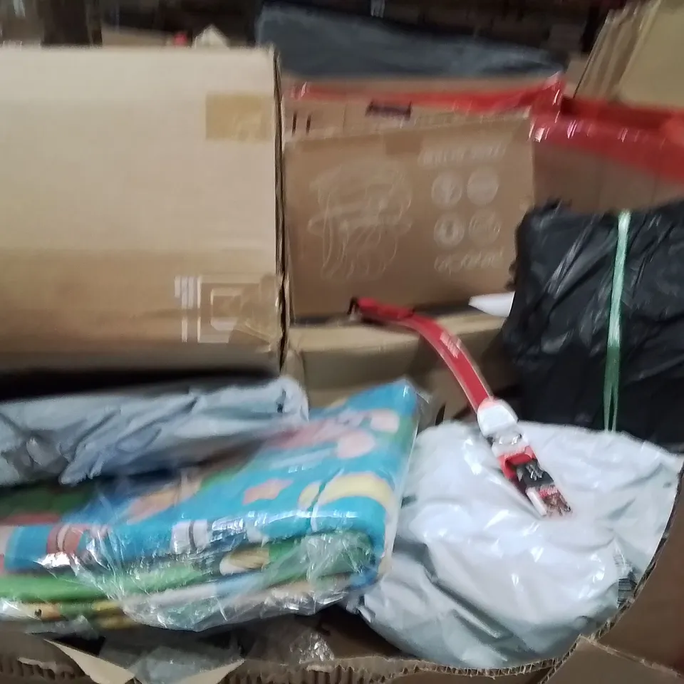 PALLET OF ASSORTED HOUSEHOLD GOODS AND PRODUCTS TO INCLUDE;FENCE,HULA RING,FENCE,CAR SEAT