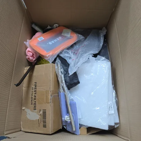 BOX OF APPROXIMATELY 12 ASSORTED HOUSEHOLD ITEMS INCLUDING CAR SEAT COVER , FINEST FILTERTS AND CAST IRON GRIDDLE PAN 