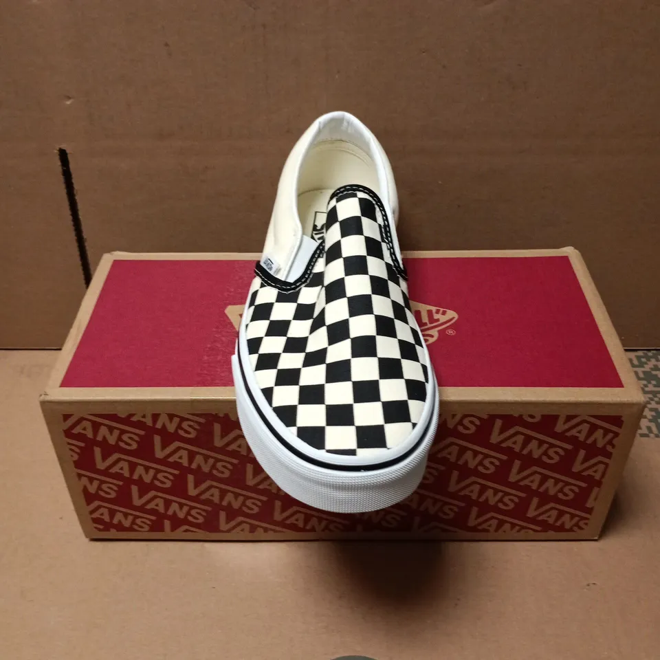VANS CLASSIC SLIP-ON SHOES – BLACK & WHITE CHECKERBOARD, UK 6