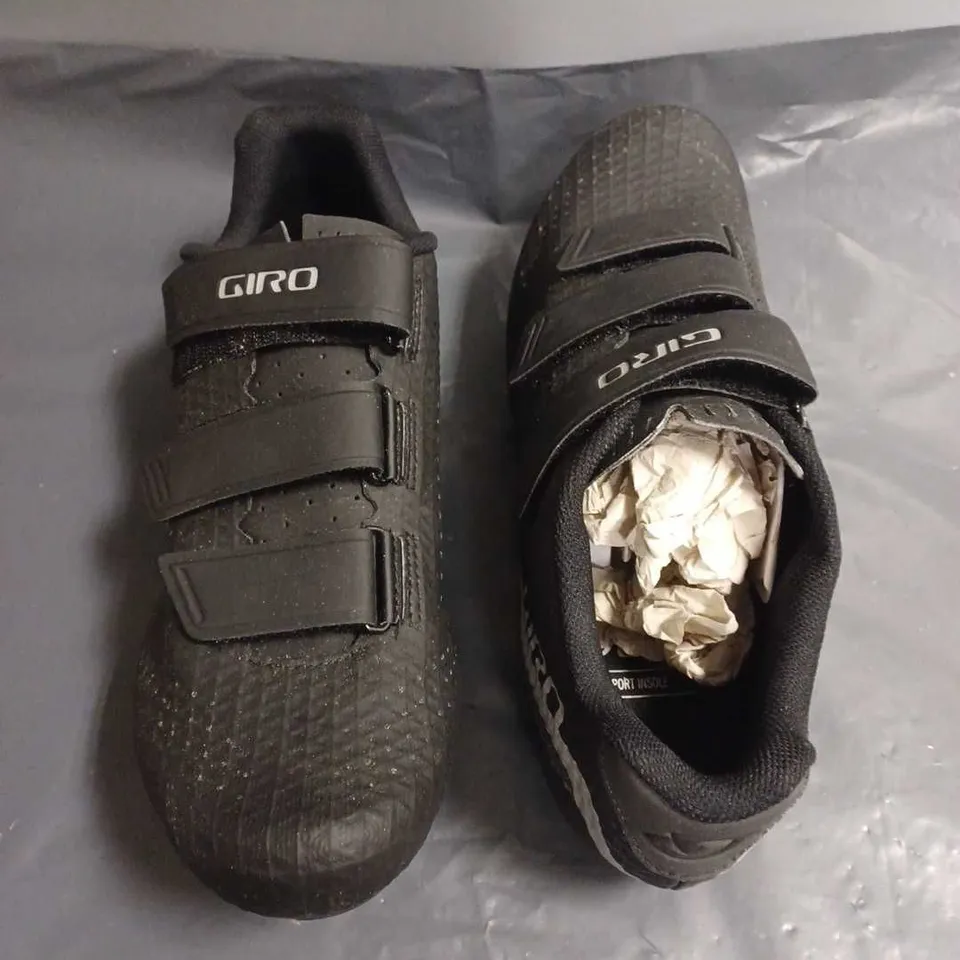 BOXED PAIR OF GIRO STYLUS CYCLING SHOES IN BLACK - UK 10