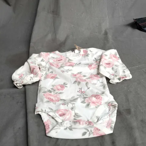 NEWBIE BABY FLORAL ROMPER – PINK ROSES, 68 CM (UK 6-9M)