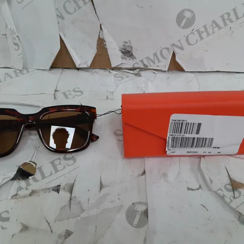 RWL SUNGLASSES WITH ORANGE CASE 