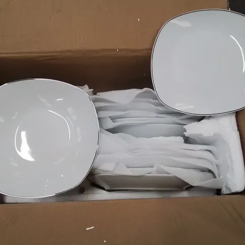 24-PIECE PORCELAIN CHINA DINNERWARE SET