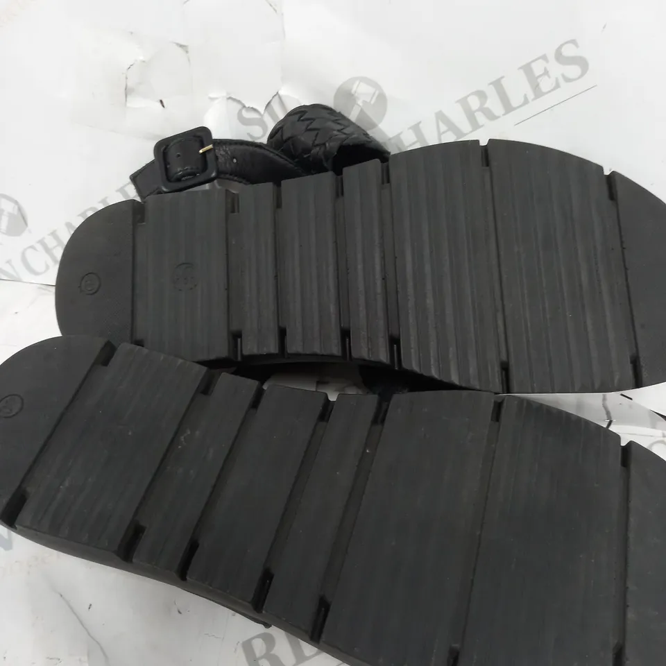 UNBOXED DUNE LORRIS SANDAL IN BLACK - SIZE 7