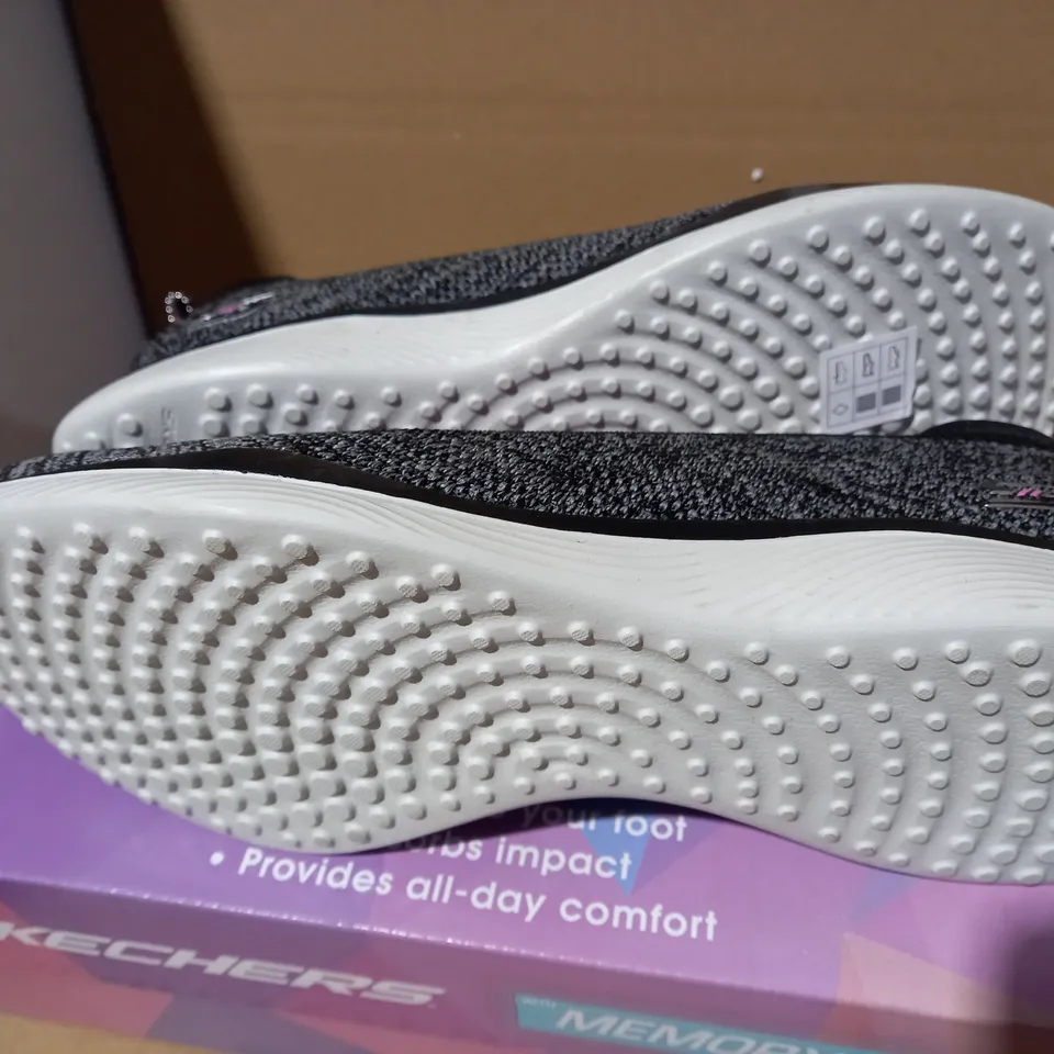 SIZE 7 SKECHERS MICROBURST PUMP CHARCOAL