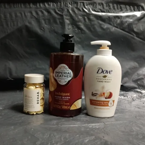 APPROXIMATELY 15 ASSORTED COSMETIC ITEMS TO INCLUDE DOVE, IMPERIAL LEATHER, ETC - COLLECTION ONLY
