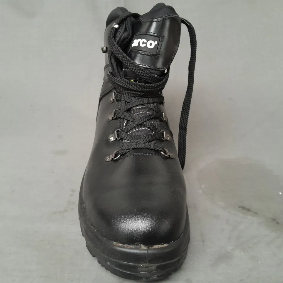 BOXED PAIR OF ARCO SAFETY ANKLE BOOTS IN BLACK UK SIZE 13