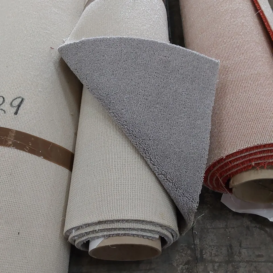 ROLL OF QUALITY DIMENSIONS DIM PLAINS CARPET // SIZE: APPROX. 5 X 1.73m