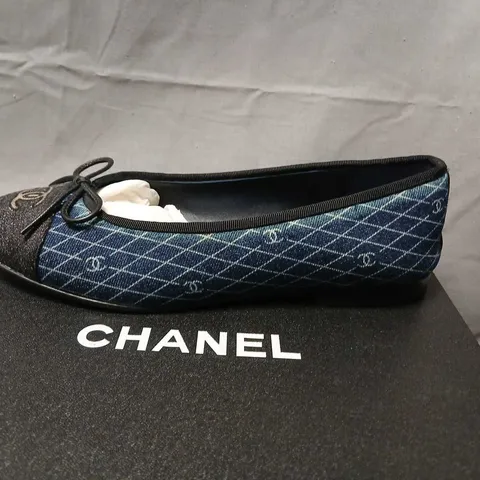 CHANEL DENIM-PATTERN BALLET FLATS – WOMEN'S UK 6.5 (EU 39) – BLUE/BLACK