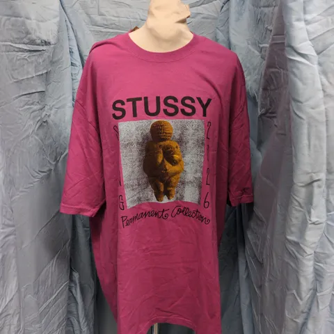 STUSSY PERMANENT COLLECTION T‑SHIRT – BERRY, UK XL