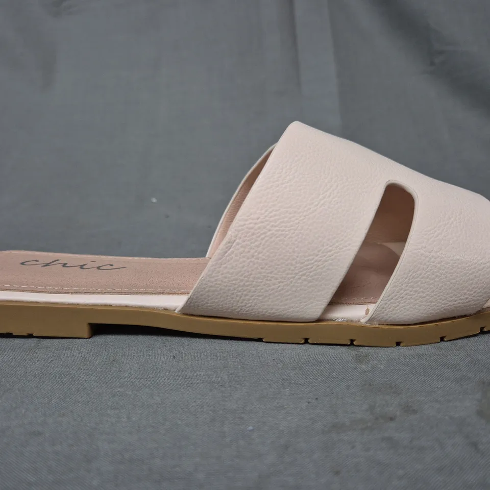 BOXED PAIR OF CHIC OPEN TOE SLIDE SANDALS IN NUDE UK SIZE 8