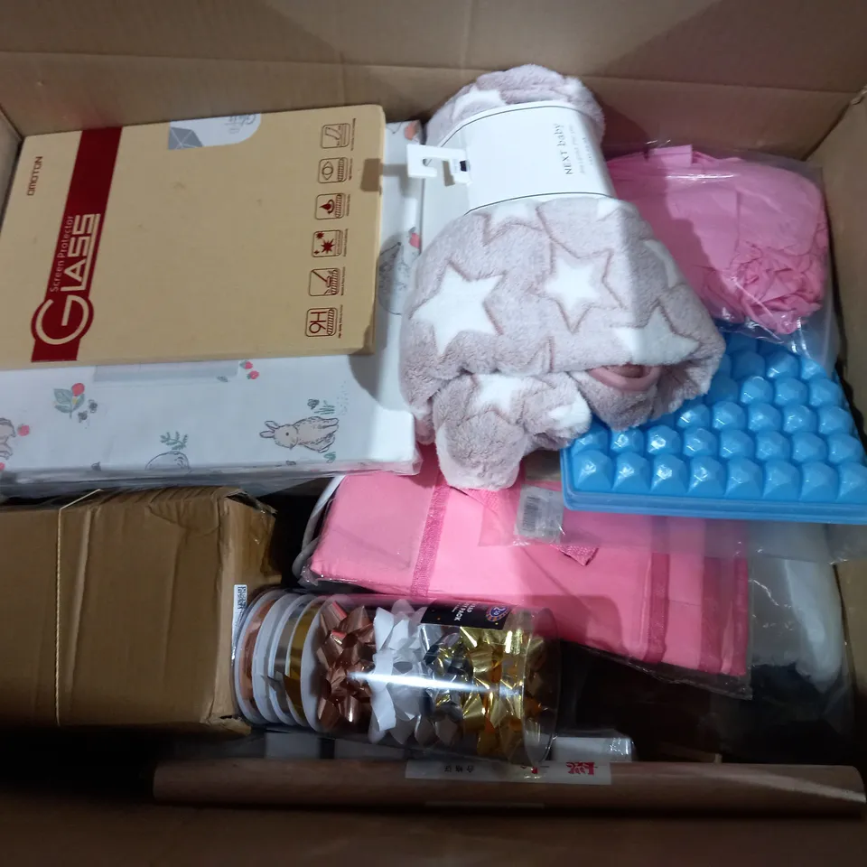 BOX OF APPROXIMATELY 12 ASSORTED ITEMS TO INCLUDE - WHAM SPRINGFORM CAKE SET - NEXT BABY BLANKET - COTTEN DUVET COVER ECT