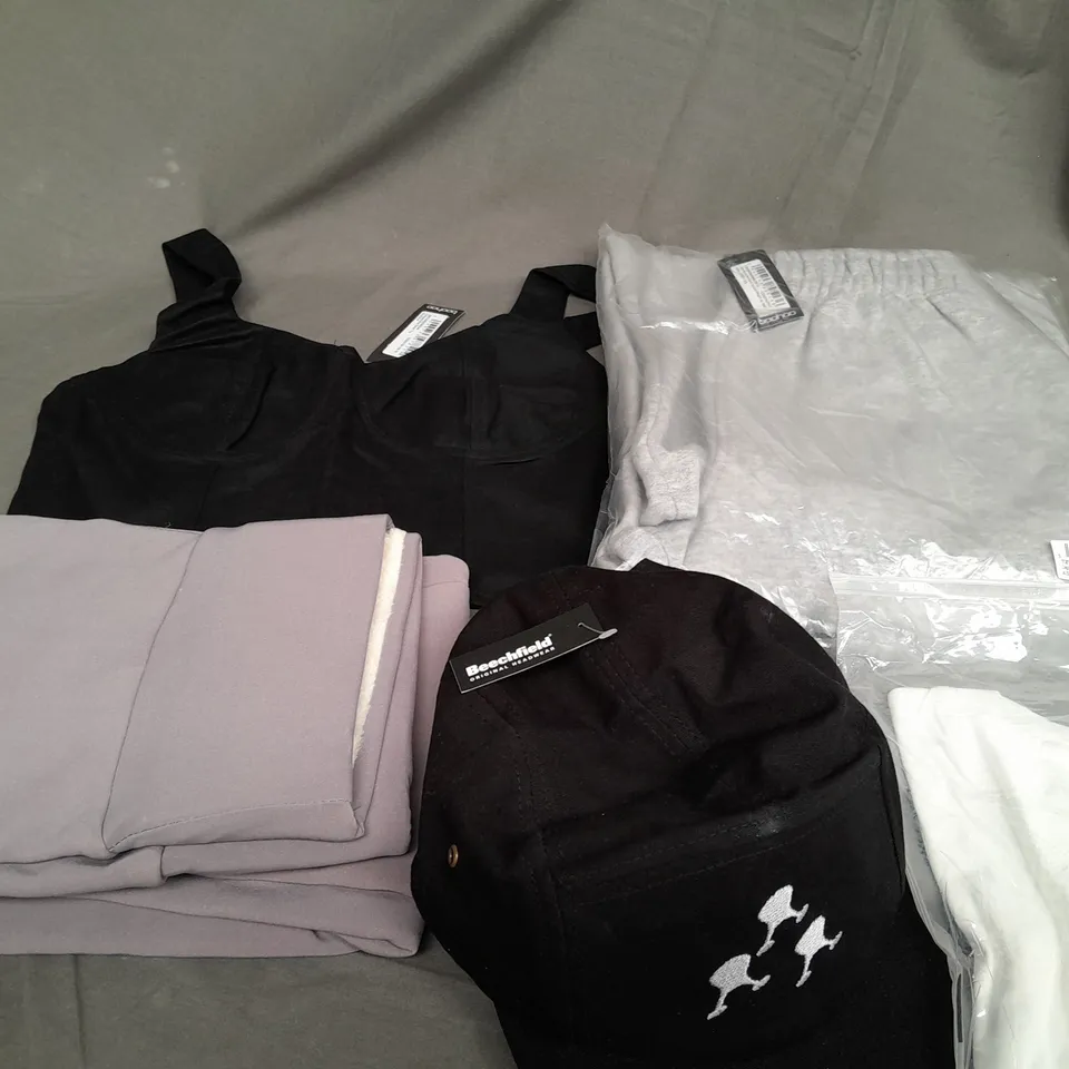 BOX OF APPROXIMATELY 25 ASSORTED CLOTHING ITEMS TO INCLUDE - T-SHIRT , HAT , LEGGINGS ETC