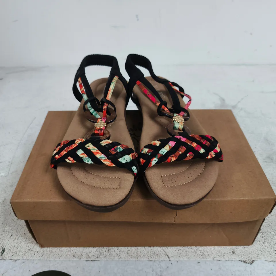 BOXED PAIR OF JO & JOE MULTICOLORED SANDALS - UK SIZE 4