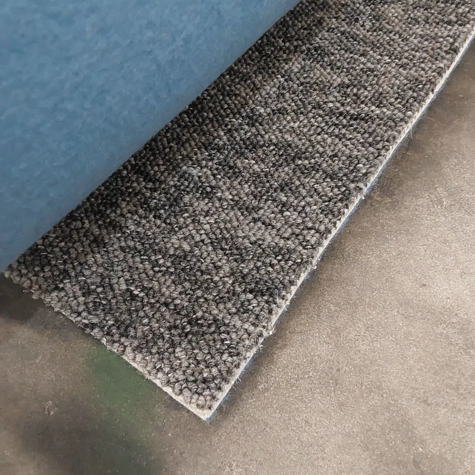 ROLL OF QUALITY CARPET // SIZE UNSPECIFIED 