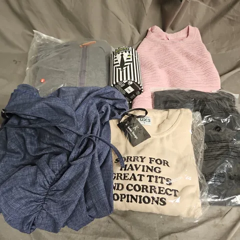 BOX OF APPROXIMATELY 20 ASSORTED CLOTHING ITEMS TO INCLUDE - JUMPSUIT, SOCKS, JACKET, ETC