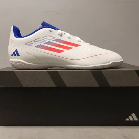 BOXED PAIR OF ADIDAS F50 CLUB SHOES IN WHITE/BLUE/RED UK SIZE 2