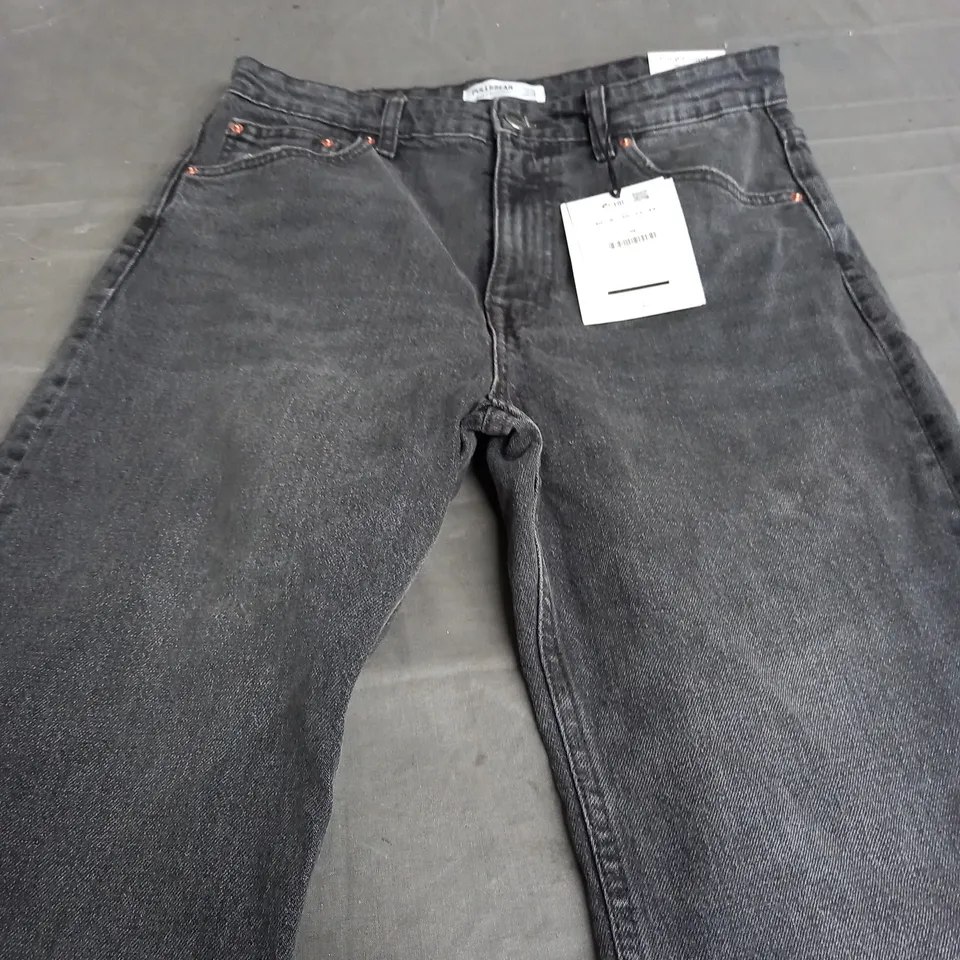 PULL & BEAR STRAIGHT COMFORT HIGH RISE - EUR 40