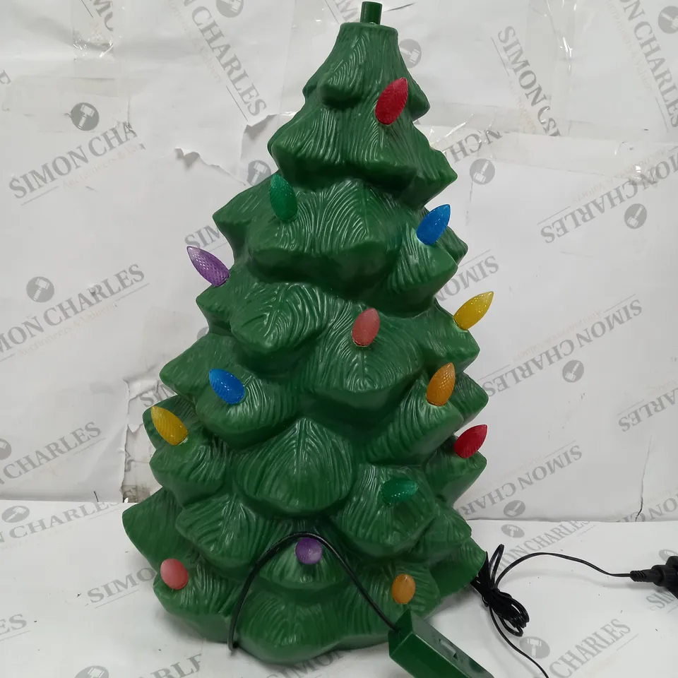 MR CHRISTMAS INDOOR OUTDOOR MOLDED CHRISTMAS TREE