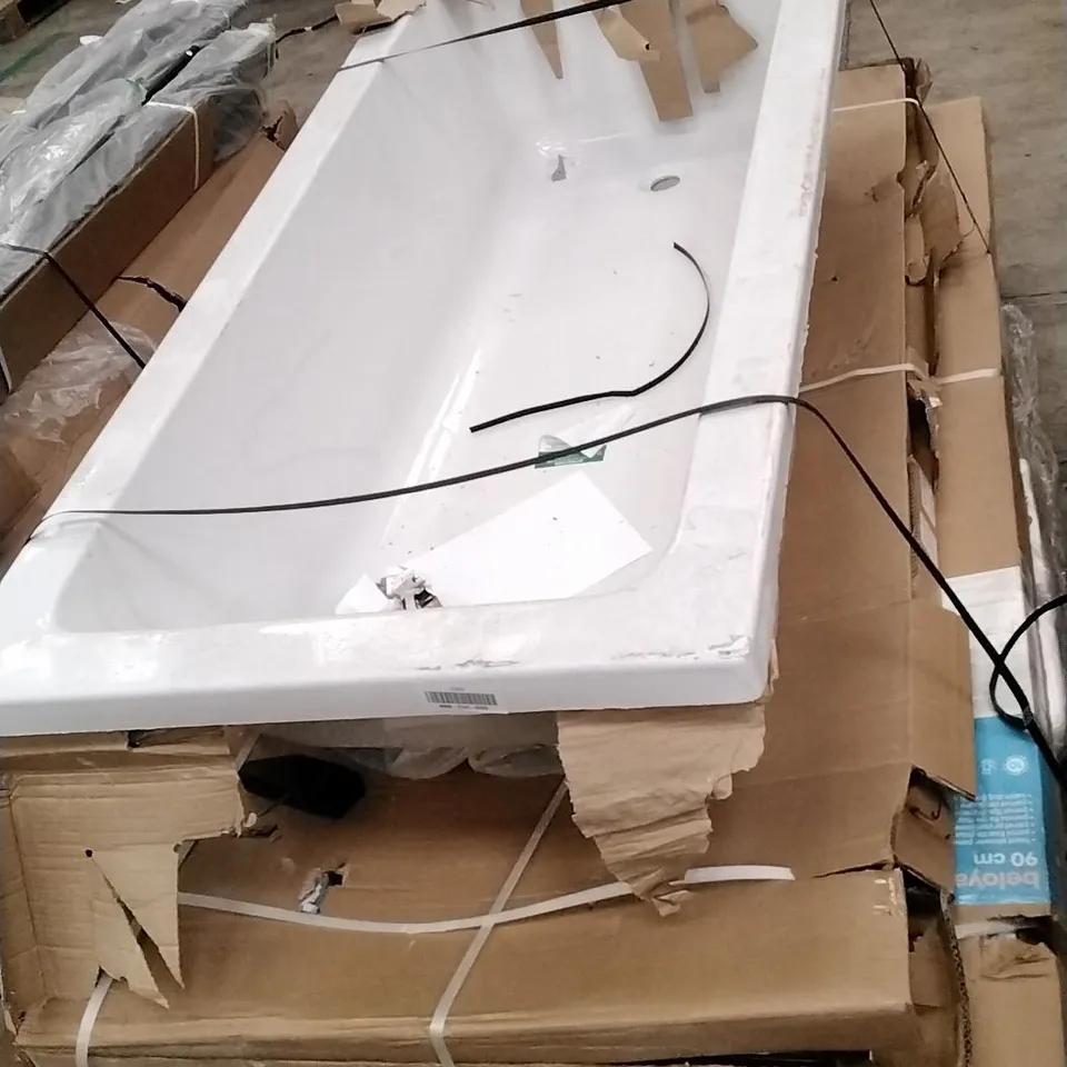 PALLET OF ASSORTED BATHROOM FURNITURE INCLUDING BATHTUB, FIXED SHOWER PANELS