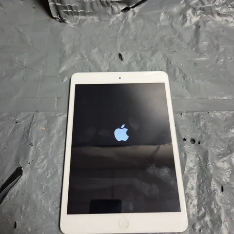 APPLE IPAD MINI IN WHITE - A1432