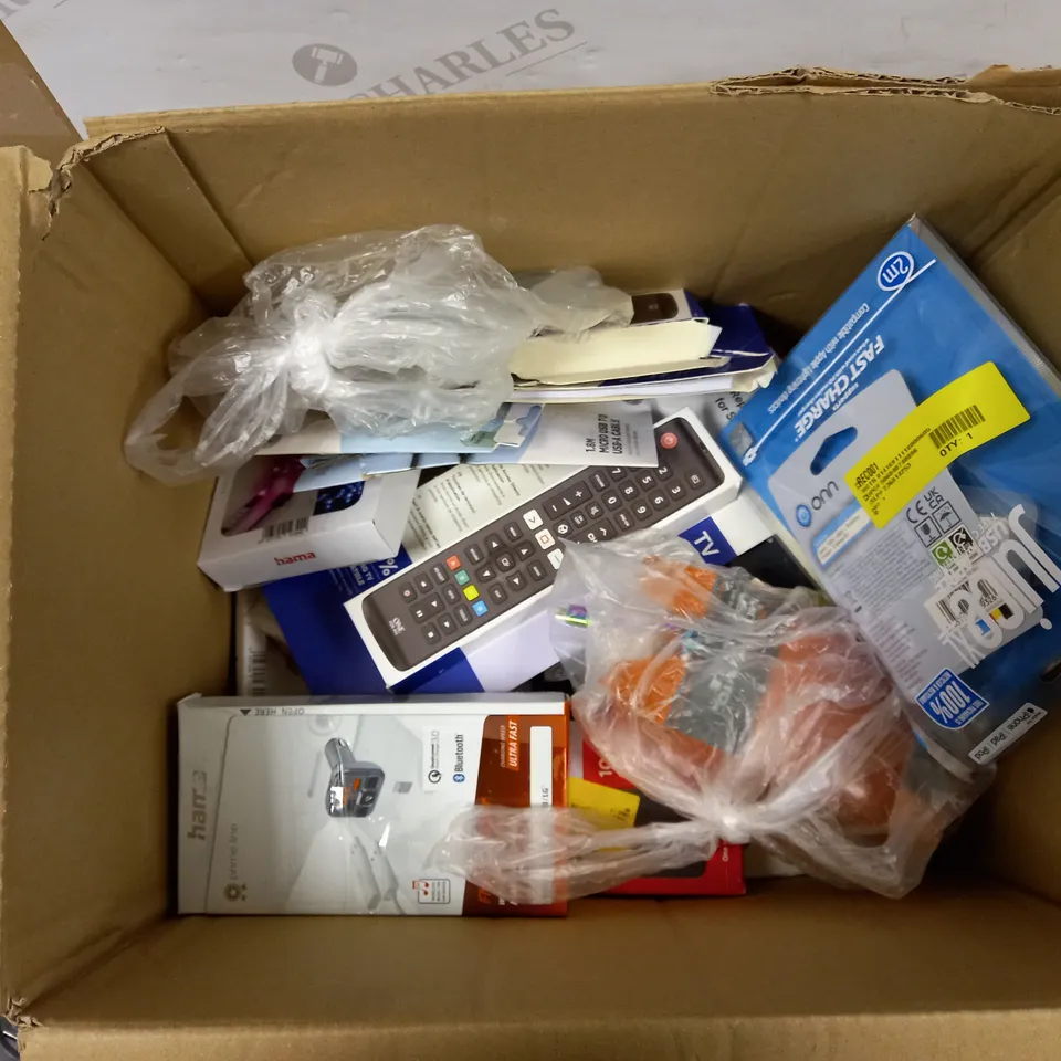 LOT OF APPROXIMATELY 22 ASSORTED ELECTRICALS TO INCLUDE 'ONE FOR ALL' UNIVERSAL REMOTE CONTOUR, 10000MAH POWER BANK, HAMA USB LED LIGHT STRIP RGB, ETC