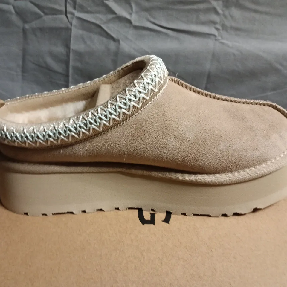 UGG WOMEN'S TAUPE SUEDE SLIPPERS WITH SHEARLING TRIM – UK 4 (EU 37)