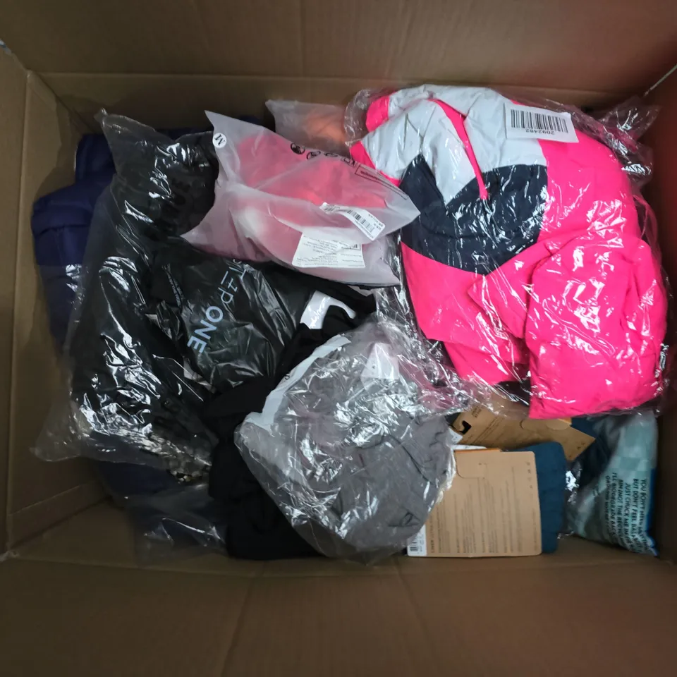 APPROXIMATELY 25 ASSORTED CLOTHING ITEMS IN VARIOUS SIZES, STYLES & COLOURS TO INCLUDE BRANDS SUCH AS STE ONE, INJINJI, DOCK & BAY, ETC - COLLECTION ONLY