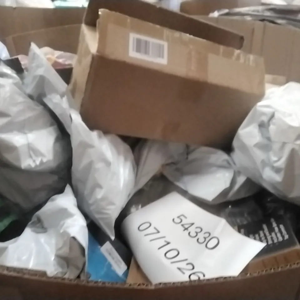 PALLET CONTAINING A LARGE QUANTITY OF HOSES