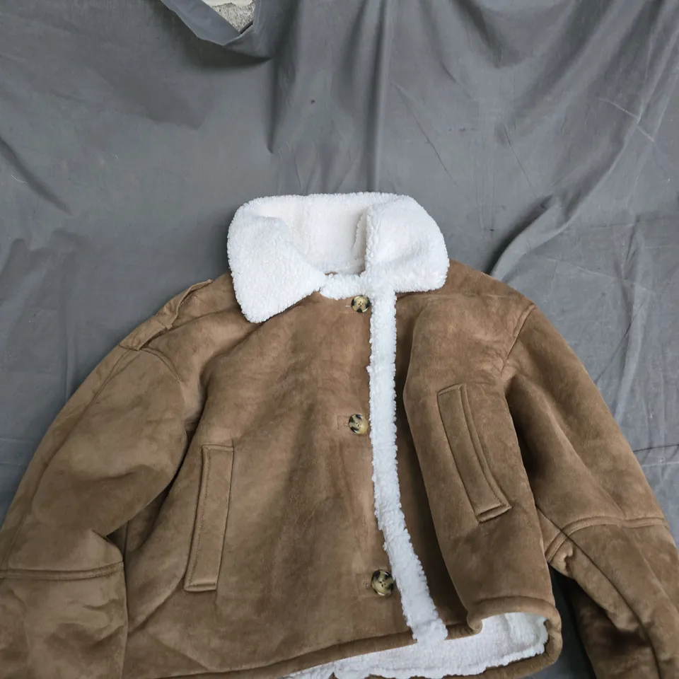 BOX OF APPROXIMATELY 15 ASSORTED CLOTHING ITEMS TO INCLUDE: BROWN COAT AND BURGUNDY JOGGERS 