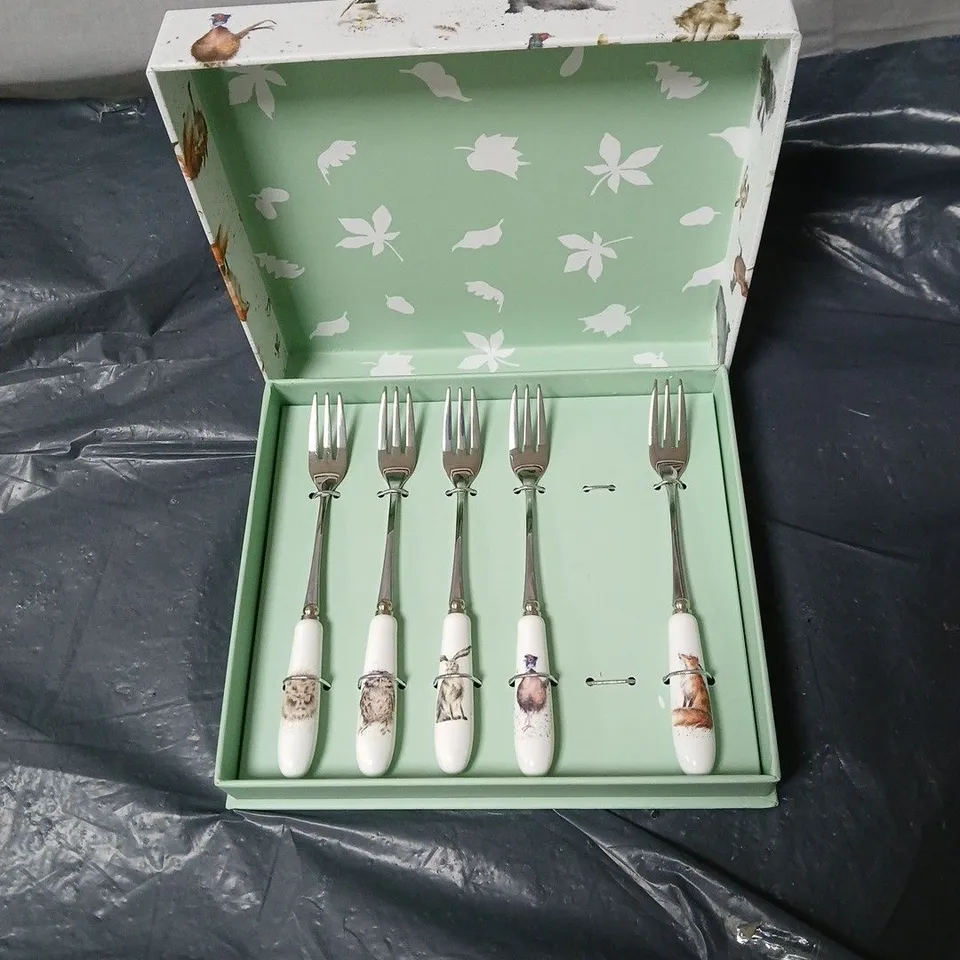 ROYAL WORCESTER WRENDALE DESIGNS BY HANNAH DALE PASTRY FORKS BOXED