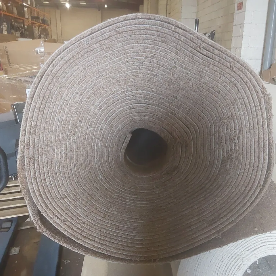 ROLL OF QUALITY ROSEDALE KNOTTSIDE CARPET - APPROXIMATELY 5 x 30m