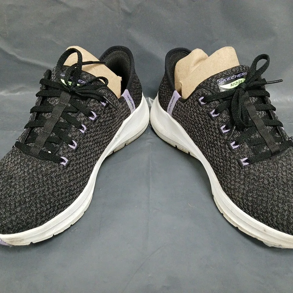 BOXED PAIR OF SKECHERS SLIP-INS IN GREY/PURPLE SIZE 5.5