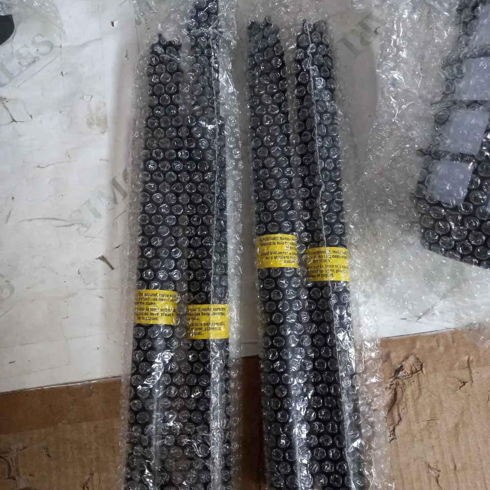 BELL & HOWELL SET OF 4 SOLAR 21 LUMENS DUAL FUNCTION FLAME/ WHITE STAKE LIGHTS