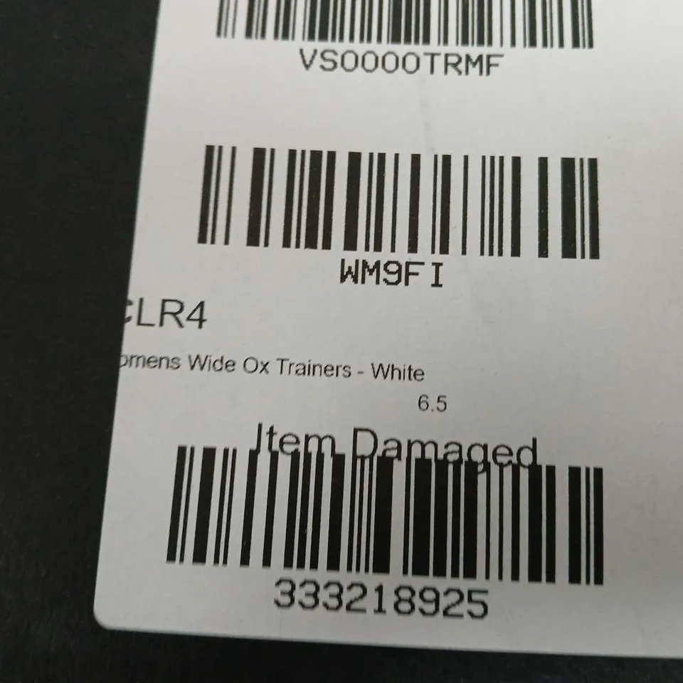 BOXED CONVERSE WIDE OX TRAINERS – WHITE, UK SIZE 6.5