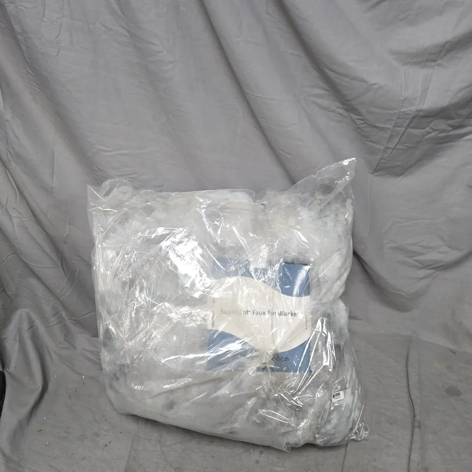 GREY SUPER SOFT FAUX FUR BLANKET